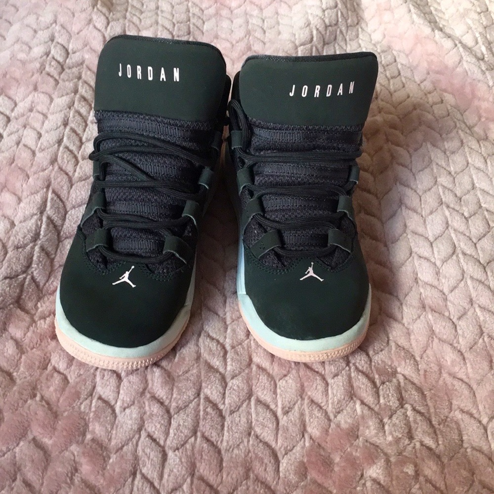 Girls Jordan sneakers size 2Y gray white pink trim